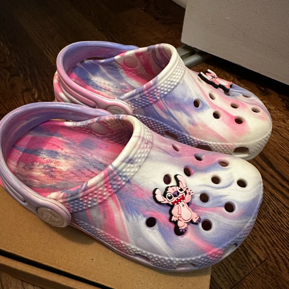 CROCS Kids Tie-Dye Slippers with Cartoon Charm
